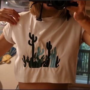 White cactus embroidered cropped tee